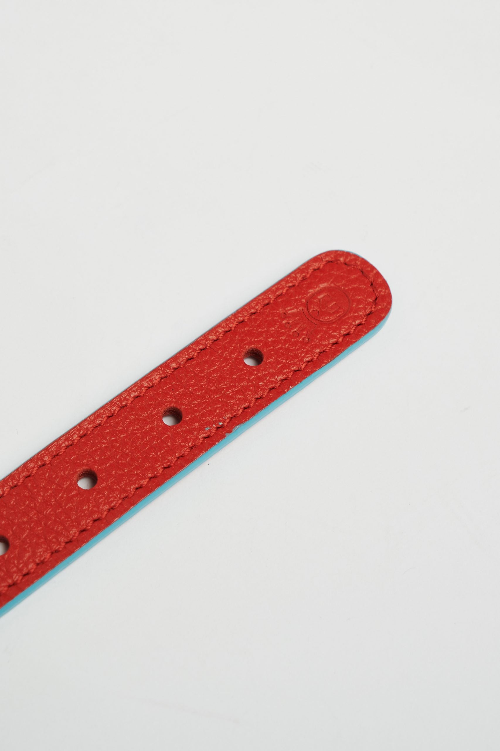 Collar The Wigglers en Tonos rojo y celeste