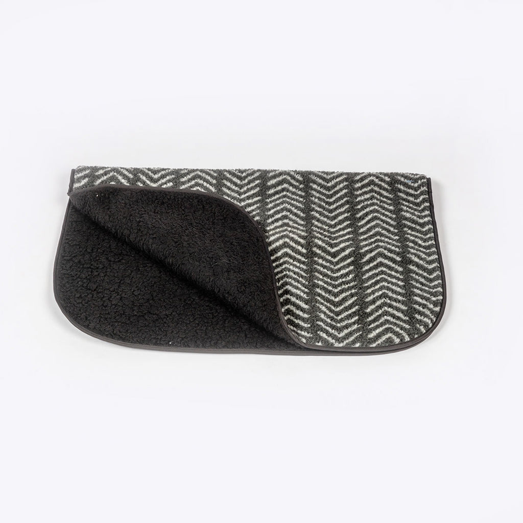 Sherpa Fleece Charcoal Arrows Blanket Danish